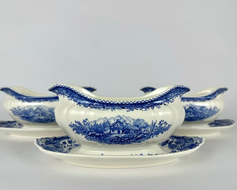 來自德國的 Villeroy & Boch 藍色布爾根蘭肉汁船 附有底板