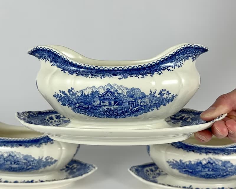 來自德國的 Villeroy & Boch 藍色布爾根蘭肉汁船 附有底板