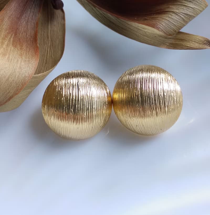 Vintage Jewelry 西洋古董飾品 金色調 空心半球 金絲髮 針式耳環
