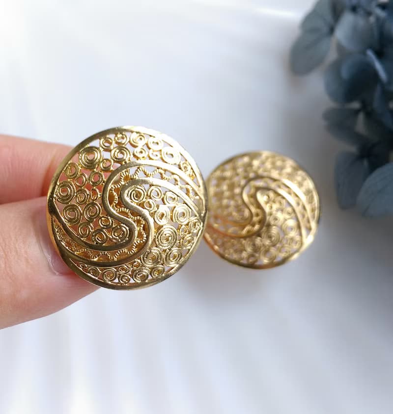 【西洋古董飾品 】金色調 細緻簍空 氣質 夾式耳環