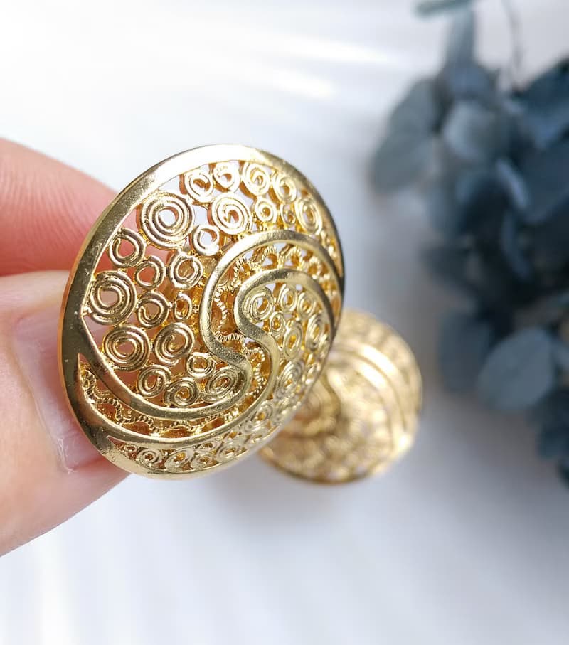 【西洋古董飾品 】金色調 細緻簍空 氣質 夾式耳環