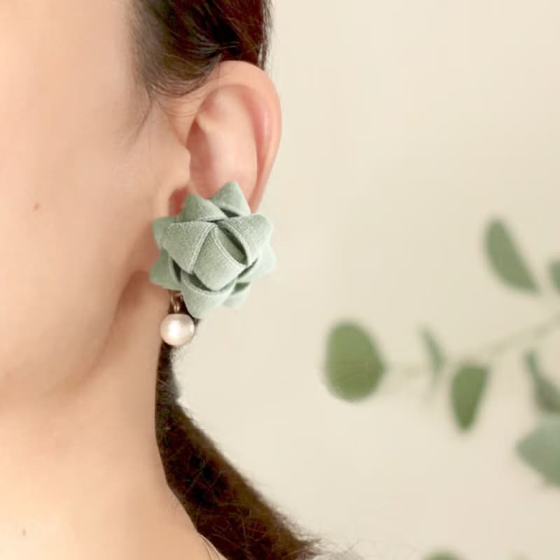 ギフトリボン ピアス・イヤリング【アイスグリーン】コットンベルベット