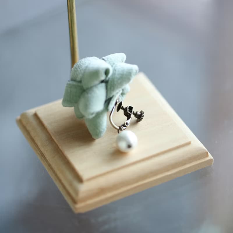 ギフトリボン ピアス・イヤリング【アイスグリーン】コットンベルベット
