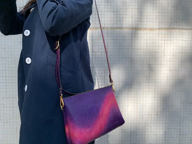 手染皮革 極光 夜空 紫紅色 側背包