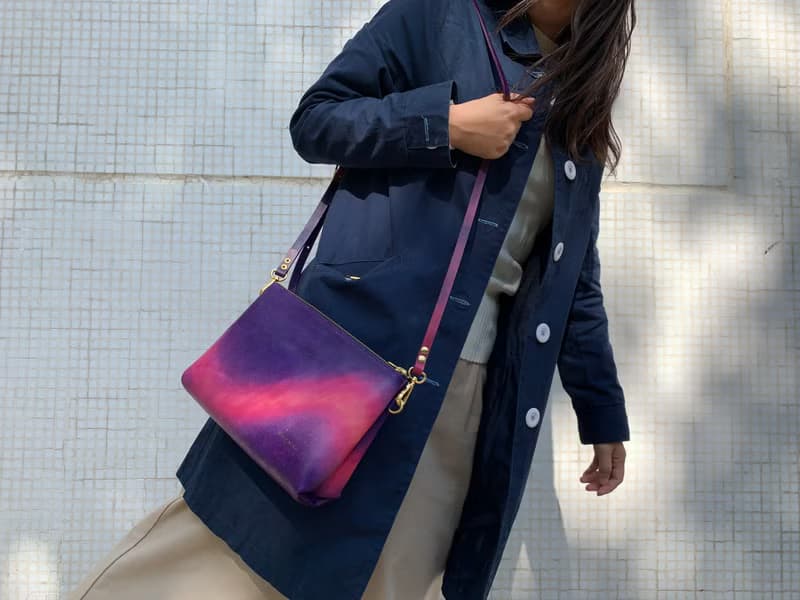 手染皮革 極光 夜空 紫紅色 側背包