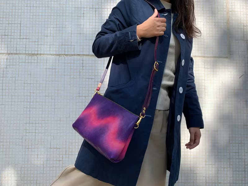 手染皮革 極光 夜空 紫紅色 側背包