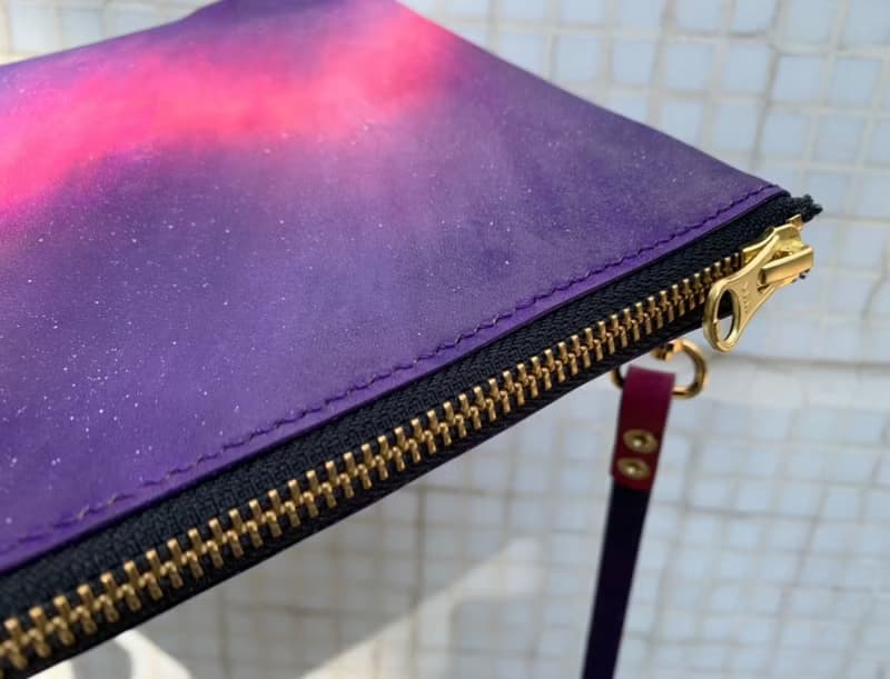 手染皮革 極光 夜空 紫紅色 側背包