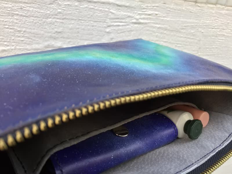 手染皮革 極光 夜空 紫紅色 側背包