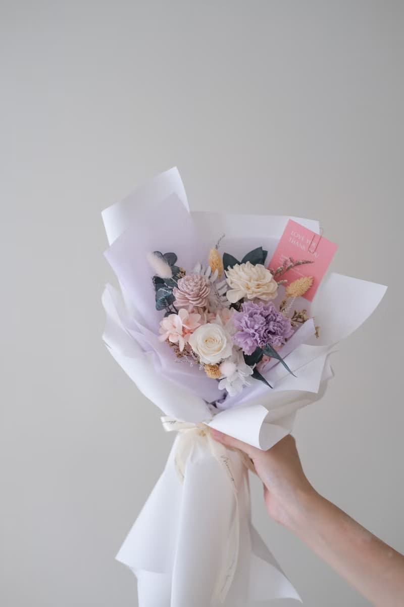 淡淡粉紫永生康乃馨花束