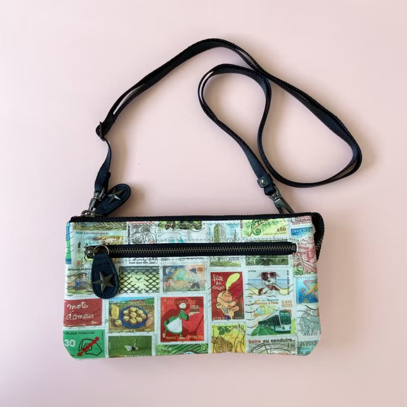 スマホも入る財布ポシェット　切手プリント ショルダーバッグ 錢包