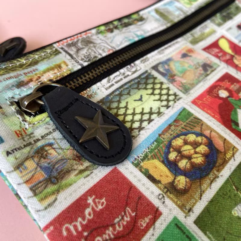 スマホも入る財布ポシェット　切手プリント ショルダーバッグ 錢包