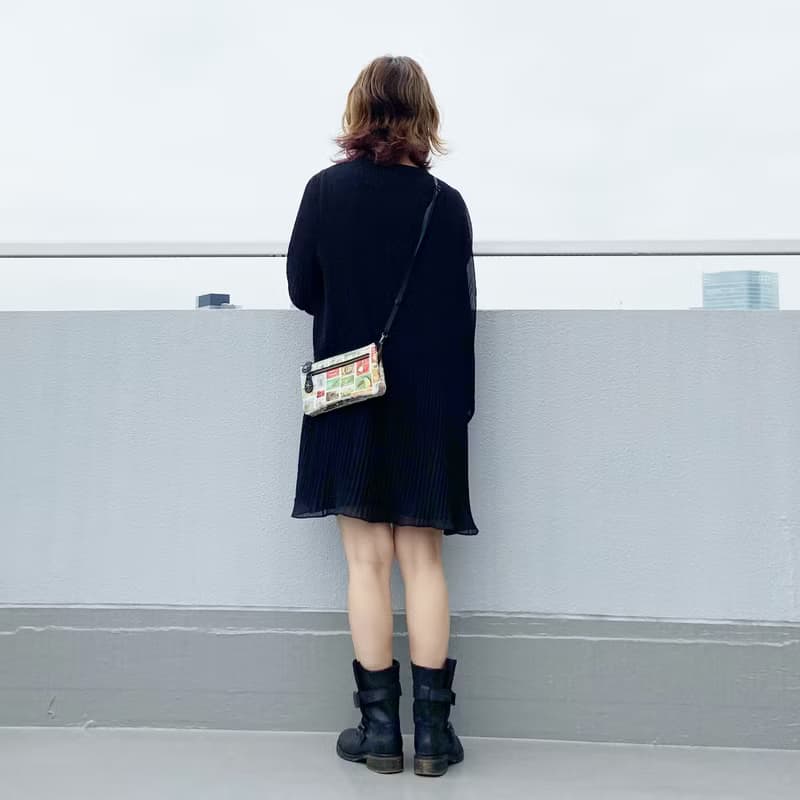 スマホも入る財布ポシェット　切手プリント ショルダーバッグ 錢包