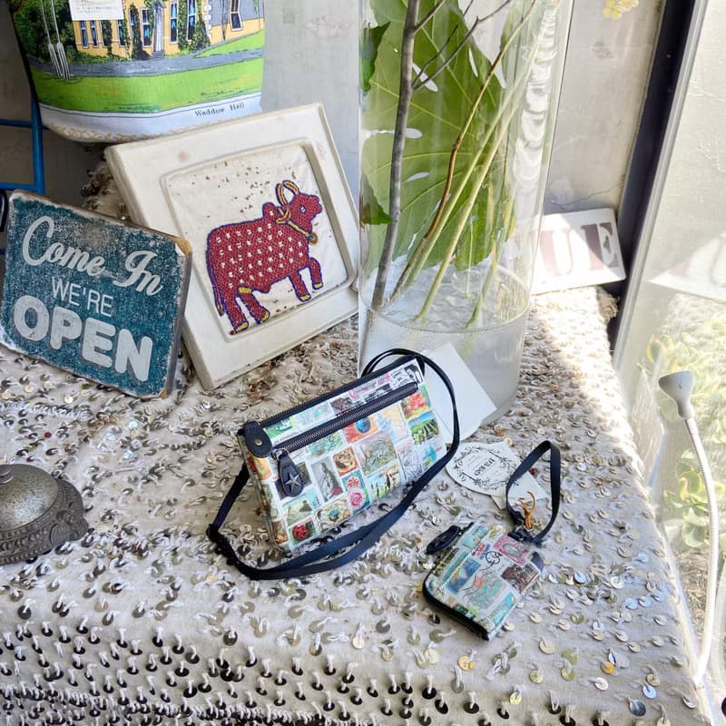 スマホも入る財布ポシェット　切手プリント ショルダーバッグ 錢包