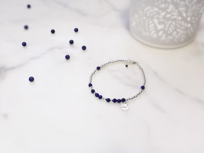 //細緻: 青金石手敲小銀牌手鍊// S925純銀 天然石水晶手作