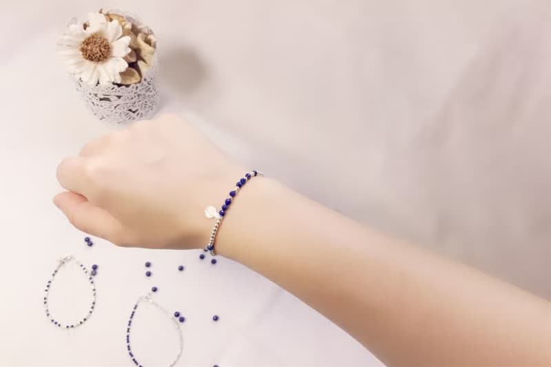 //細緻: 青金石手敲小銀牌手鍊// S925純銀 天然石水晶手作