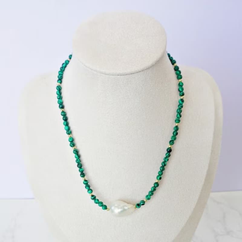 Malachite and baroque pearlnecklace