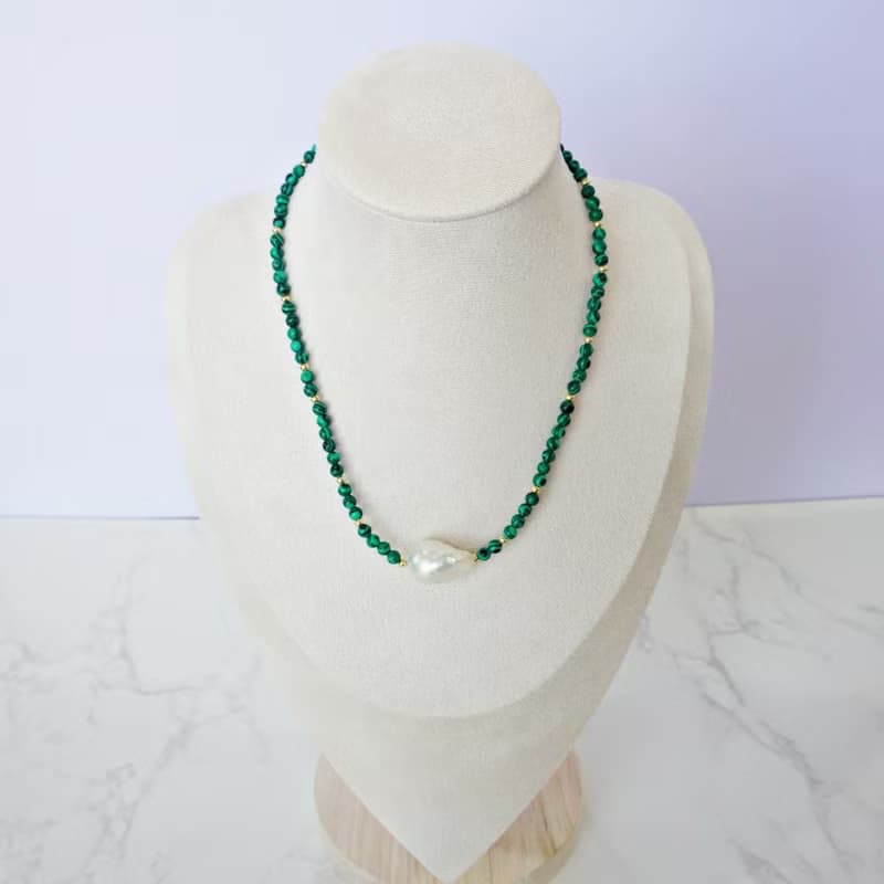 Malachite and baroque pearlnecklace