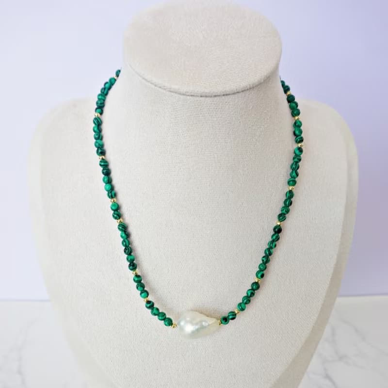 Malachite and baroque pearlnecklace