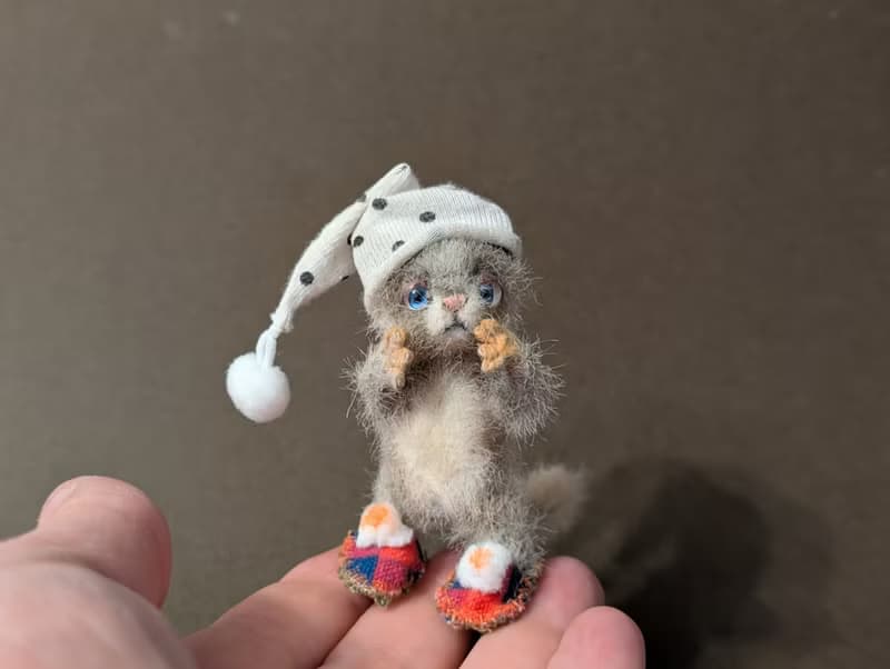 Kitten Peak. 6 cm.Crocheted miniature