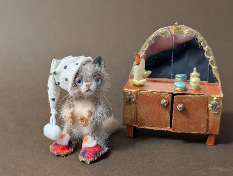 Kitten Peak. 6 cm.Crocheted miniature