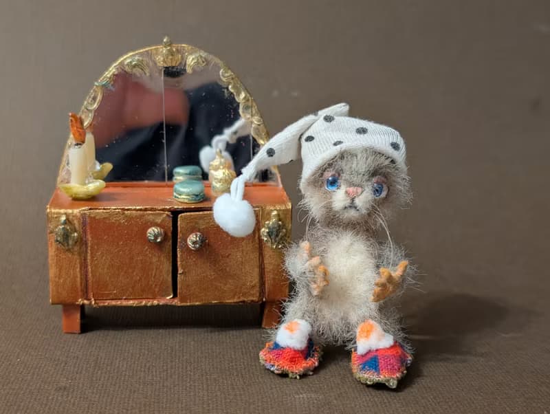 Kitten Peak. 6 cm.Crocheted miniature