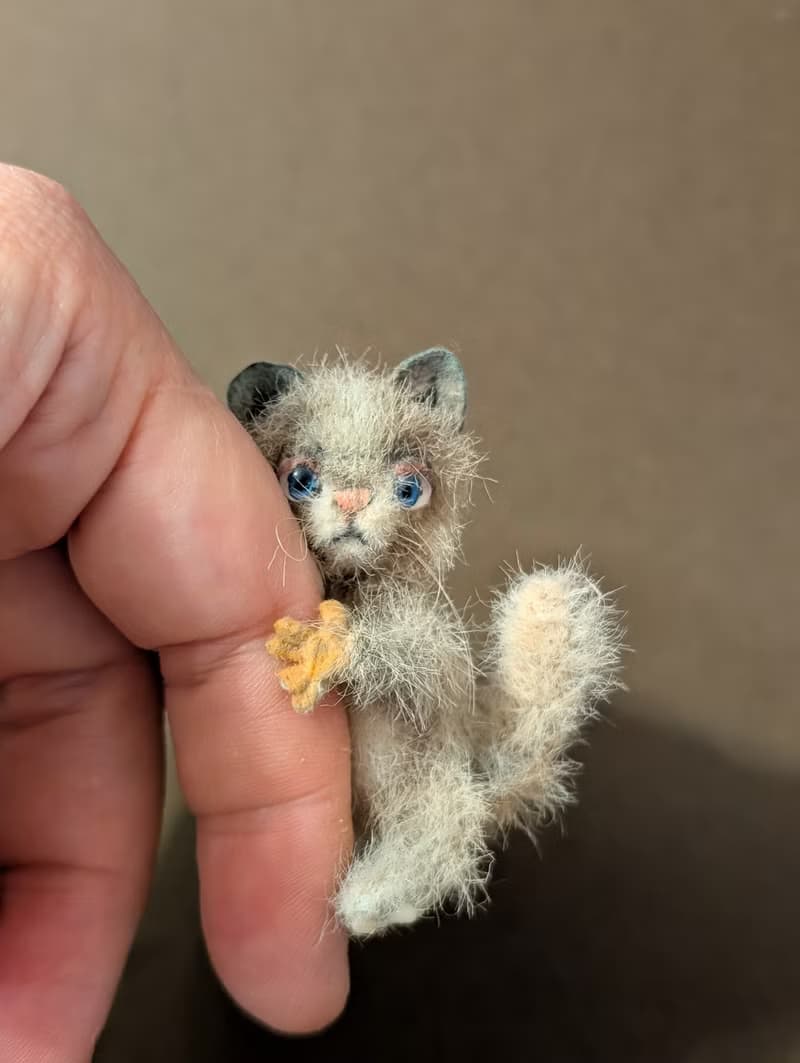 Kitten Peak. 6 cm.Crocheted miniature