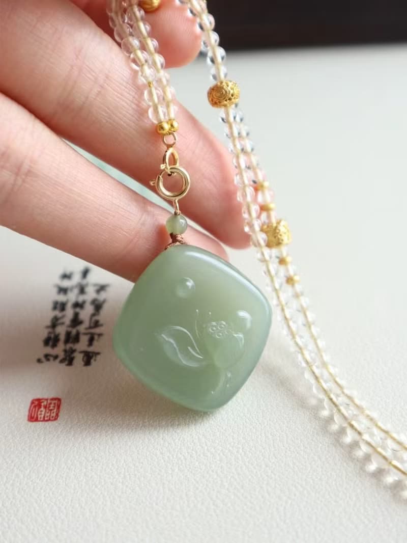 天然和田玉雕花方牌吊墜冰底晴水料顏色美玉質細膩