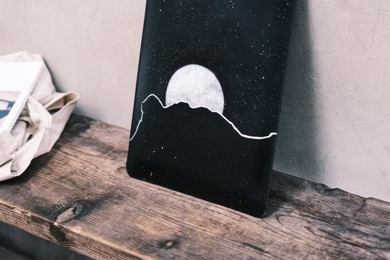 手噴月球下的獅子山 超纖皮革 IPAD/MACBOOK平板電腦保護套