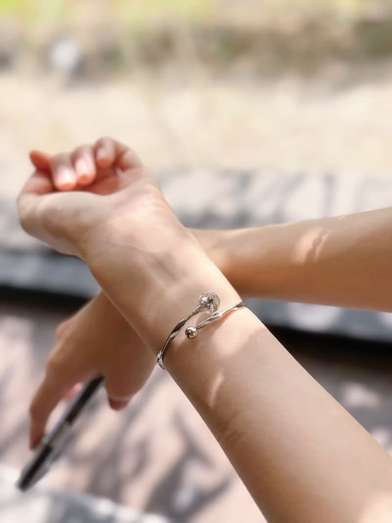 暢銷黑馬 安心洗澡 鈦鋼波浪胎毛手鐲