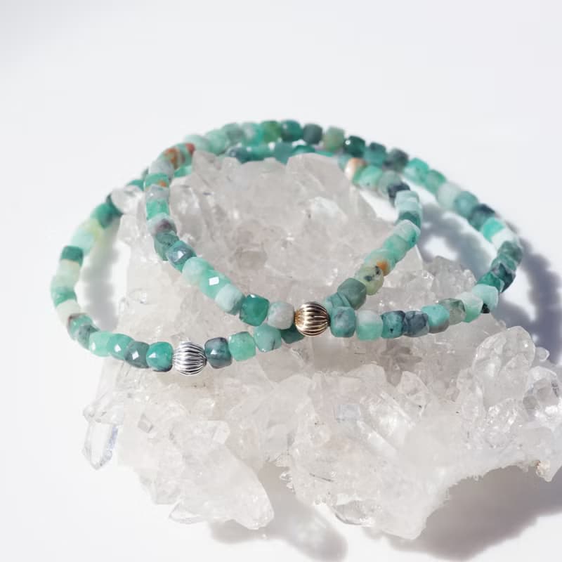 母岩つきエメラルドの一連ブレスレット　夏嶺 かれい