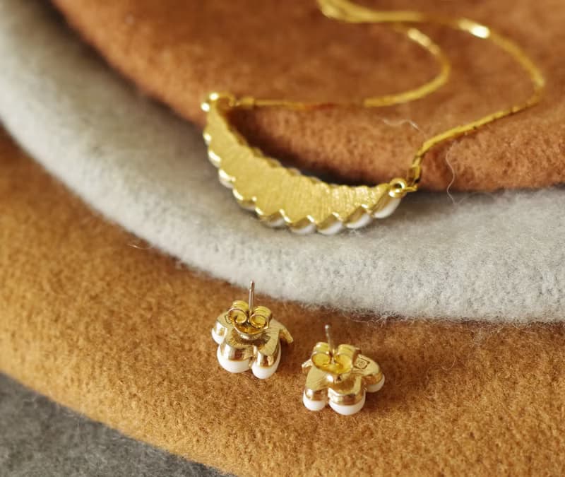 -古董70年代AVON白色牛角項鍊針式耳環套組 GATSBY