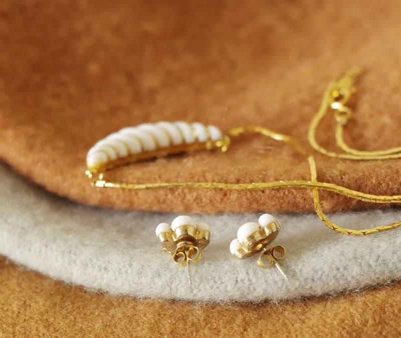 -古董70年代AVON白色牛角項鍊針式耳環套組 GATSBY