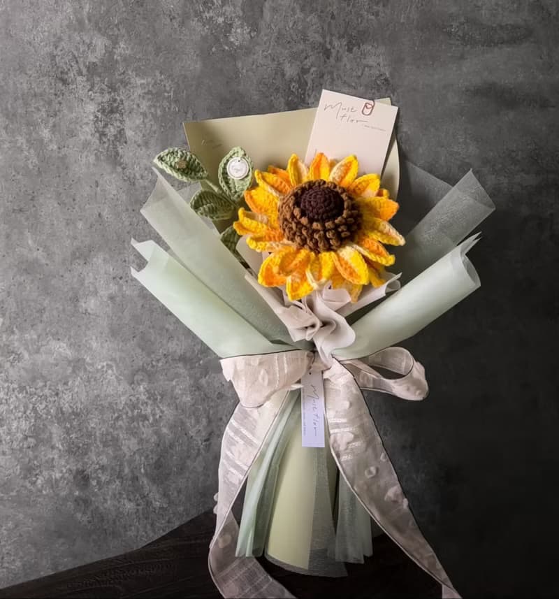 Mustflor 經典柔芯段染向日葵花束-手工針織花束