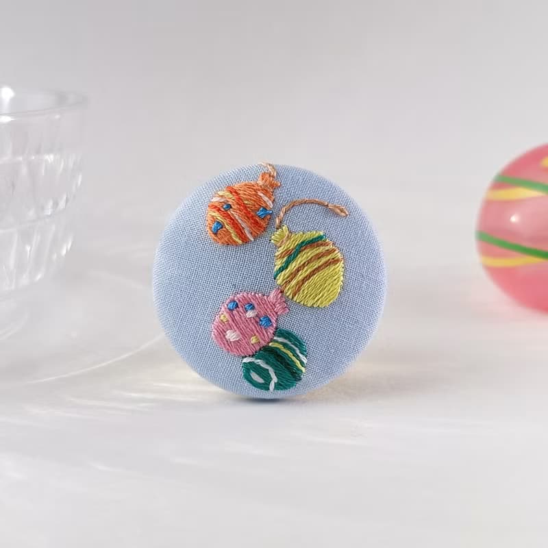 夏祭りのカラフルなヨーヨー刺繍ブローチor刺繍ヘアゴム