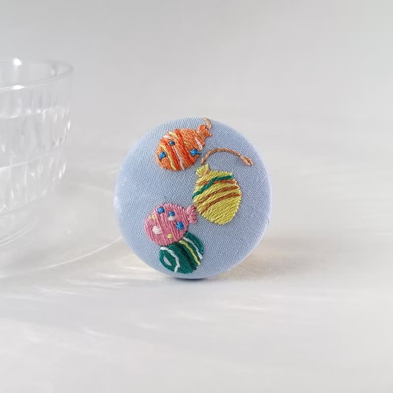 夏祭りのカラフルなヨーヨー刺繍ブローチor刺繍ヘアゴム