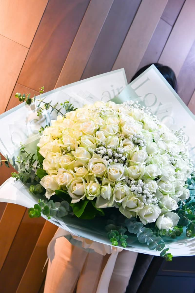 2025新款-情人花束-100朵玫瑰