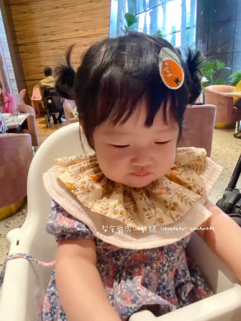 l 奶茶杏 l 法國狐狸莊園 l 天然染色 l 手工雙層荷葉圍兜