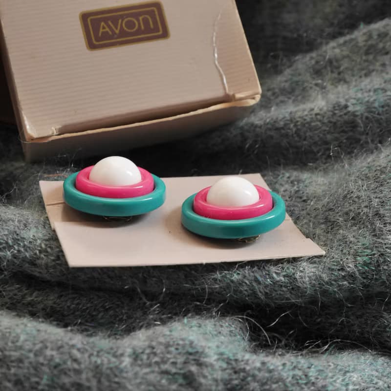 老又好古董珠寶 Avon 1989年 普普風塑料圓形夾式耳環 C1140