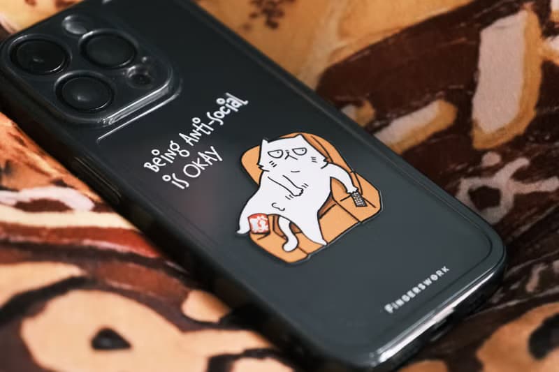 Being Anti-Social is okay 社恐 透黑色手機殼