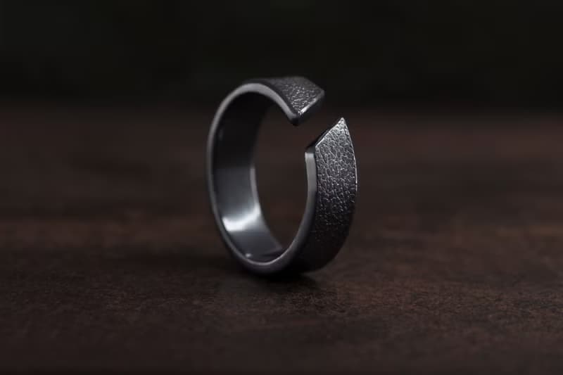 炭墨黑 革紋 純銀戒指 Emboss Texture Ring