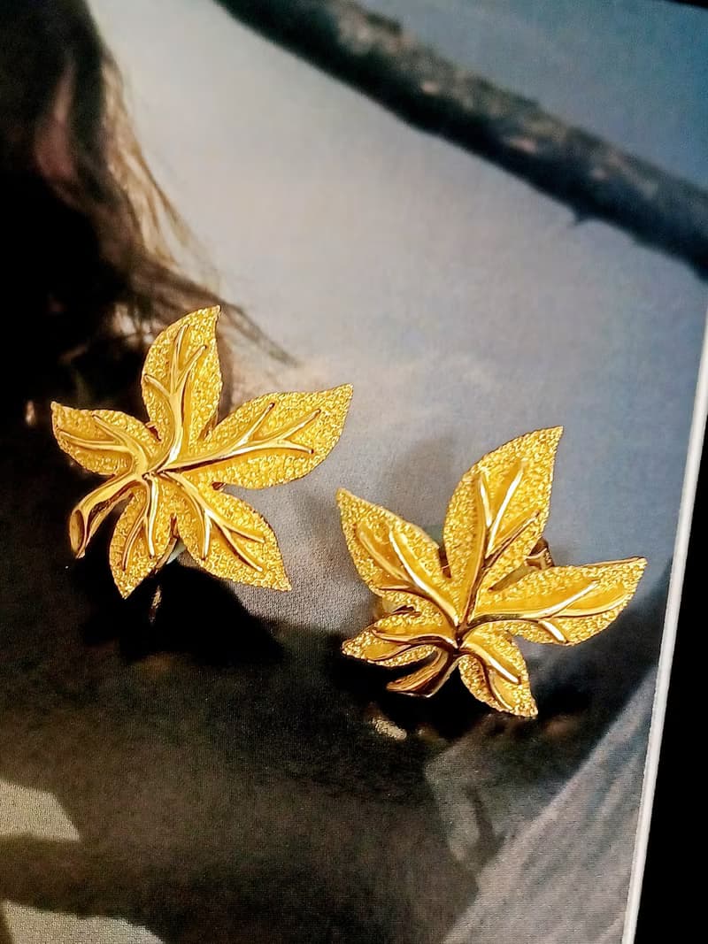 vintage jewelry Trifari 優雅金色浮雕紋理葉形 夾式耳環