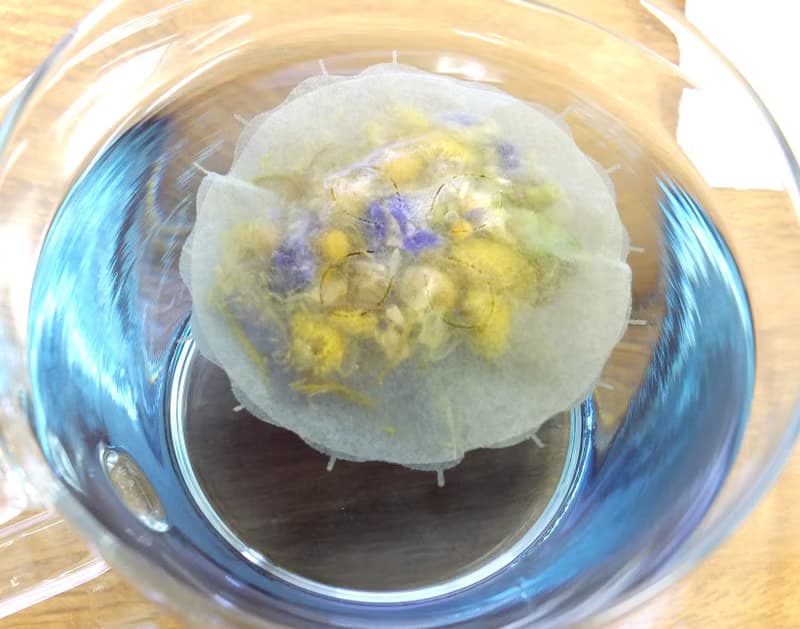 一套五個水母茶包、每套共五袋。