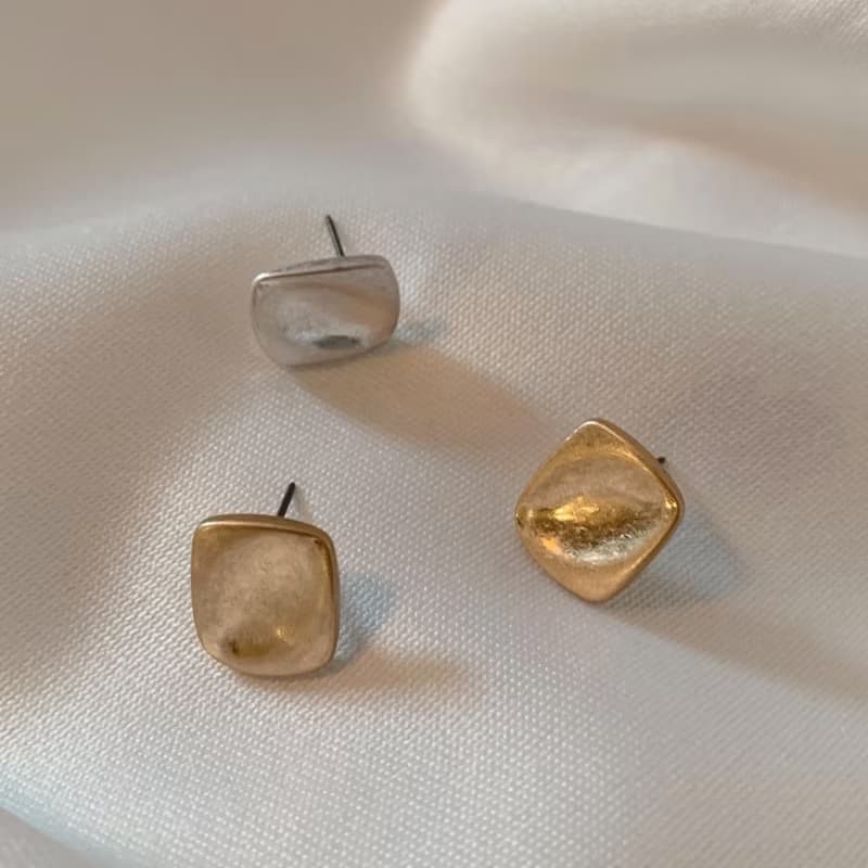 【出清Sale】金屬凹紋小方塊耳環 Little square earrings