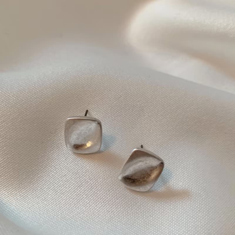 【出清Sale】金屬凹紋小方塊耳環 Little square earrings