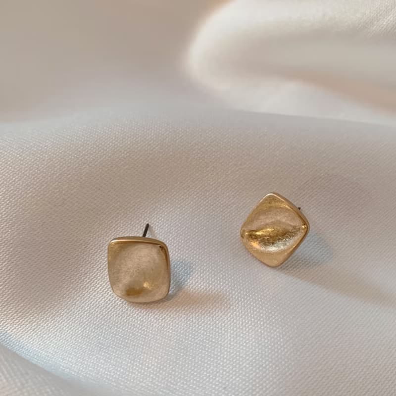 【出清Sale】金屬凹紋小方塊耳環 Little square earrings