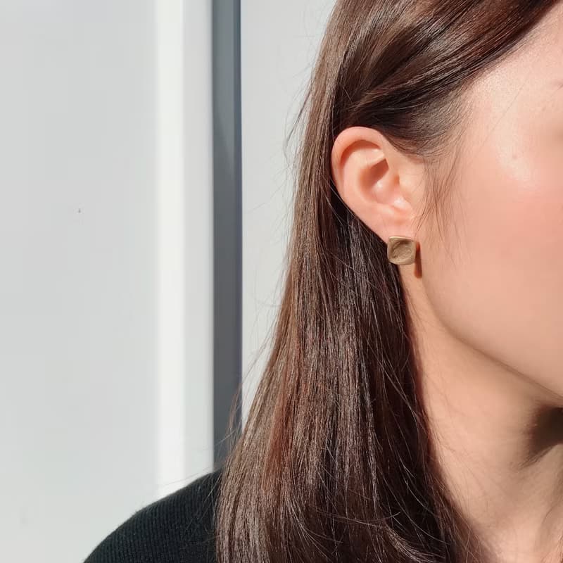 【出清Sale】金屬凹紋小方塊耳環 Little square earrings