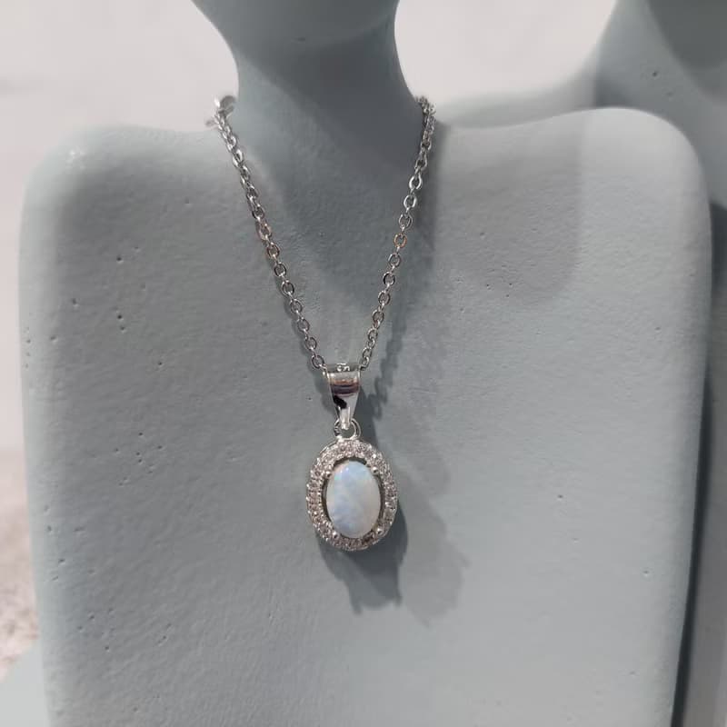 水鑽鑲嵌天然彩蛋白石項鍊