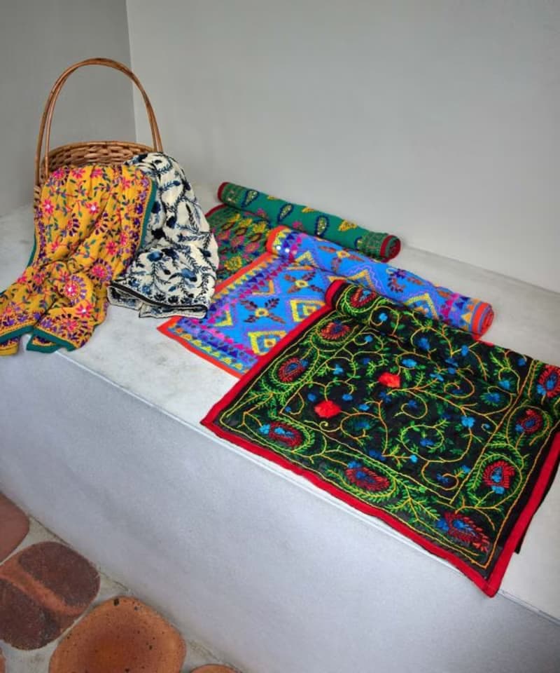 【熱門預購】手工重工薄透蕾絲刺繡披肩 圍巾 (5色) ISDP4801