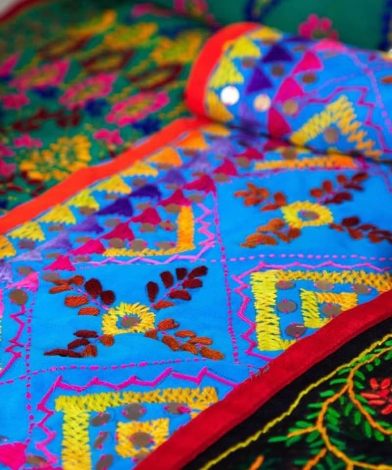 【熱門預購】手工重工薄透蕾絲刺繡披肩 圍巾 (5色) ISDP4801