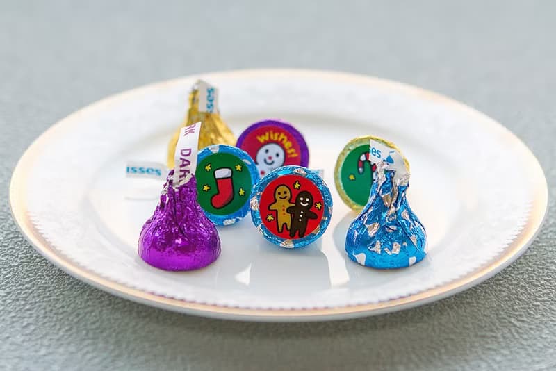聖誕節糖果 耶誕小鹿吊牌 KISSES水滴巧克力8顆入小禮盒(紅色緞帶